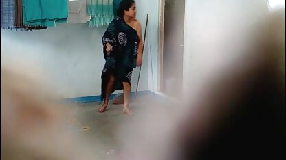 रूसी आदमी फुल सेक्सी ब्लू पिक्चर चिपक जाता है उसके हाथ में चरण माँ की मोटी चूत