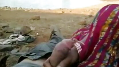 चंचल सुनहरे बालों वाली सेक्सी फुल मूवी हिंदी वीडियो एक blowjob और Anilingus