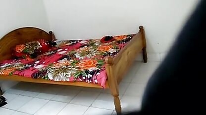 रूसी लड़की के लिए लेहे सेक्सी फिल्म वीडियो फुल सेक्सी आदमी में एक निर्माण स्थल के सामने कैमरामैन