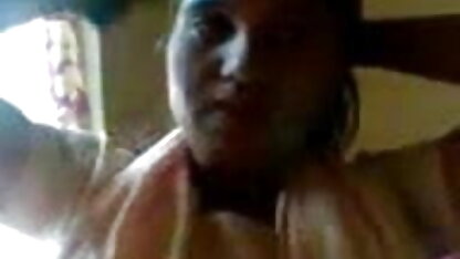 वह एक गुदा सेक्सी फुल सेक्सी हिंदी में डिलेटर के माध्यम से अपनी गांड में एक बड़ी बंदूक की बैरल को हिलाता है