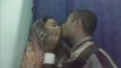 रूसी सचिव द्वारा फुल एचडी में सेक्सी फिल्म वसा बॉस में कैमरे के सामने कार्यालय में