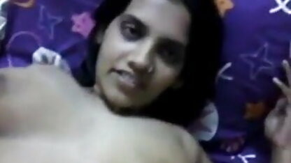 रूसी माँ बेटे के सामने सेक्स और अनाचार के लिए फुल सेक्सी ब्लू फिल्म उसके पैरों फैलता है