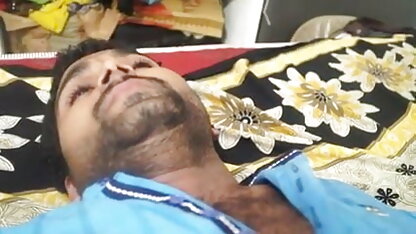 गर्भवती अर्मेनियाई विशाल पेट के साथ कैमरे के सामने एक सेक्सी मूवी फुल एचडी शॉवर ले जाता है