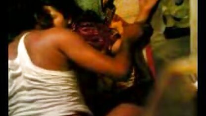 एक अंतरंग ब्लू सेक्सी फुल बाल कटवाने के साथ रेड इंडियन लड़की एक आदमी के चेहरे पर उसे बिल्ली की मालिश